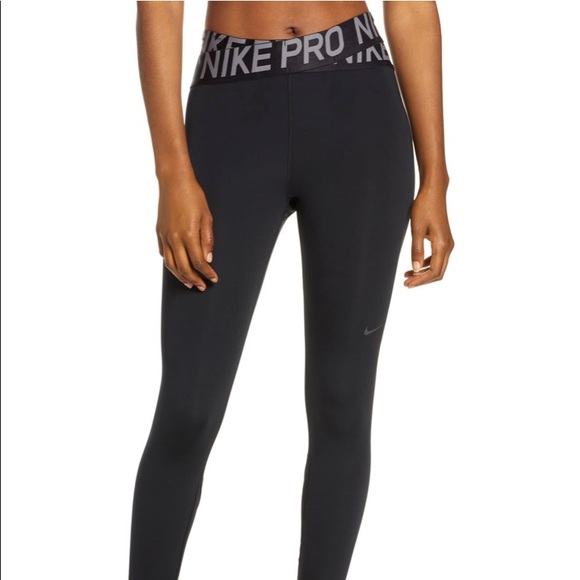 Nike Pants - Nike Pro intertwist leggings